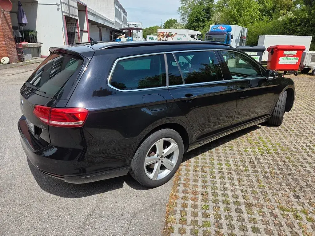 Gebraucht VW Passat Trendline 150 PS (110 kW) 2018 Schwarz Kombi