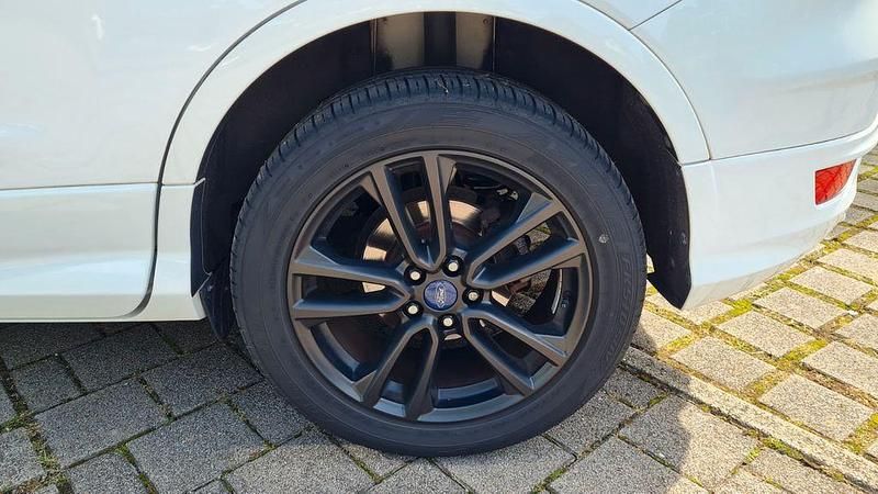 Gebraucht Ford Kuga SYNC Edition 179 PS (131 kW) 2015 Weiß SUV