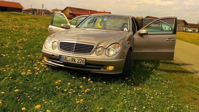 Gebraucht Mercedes E320 Avantgarde 305 PS (224 kW) 2003 Beige metallic Limousine