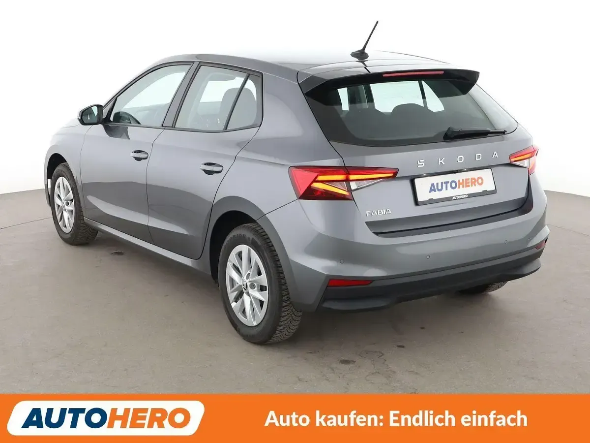 Gebraucht Skoda Fabia Selection 80 PS (58 kW) 2024 Graphite grey Kleinwagen