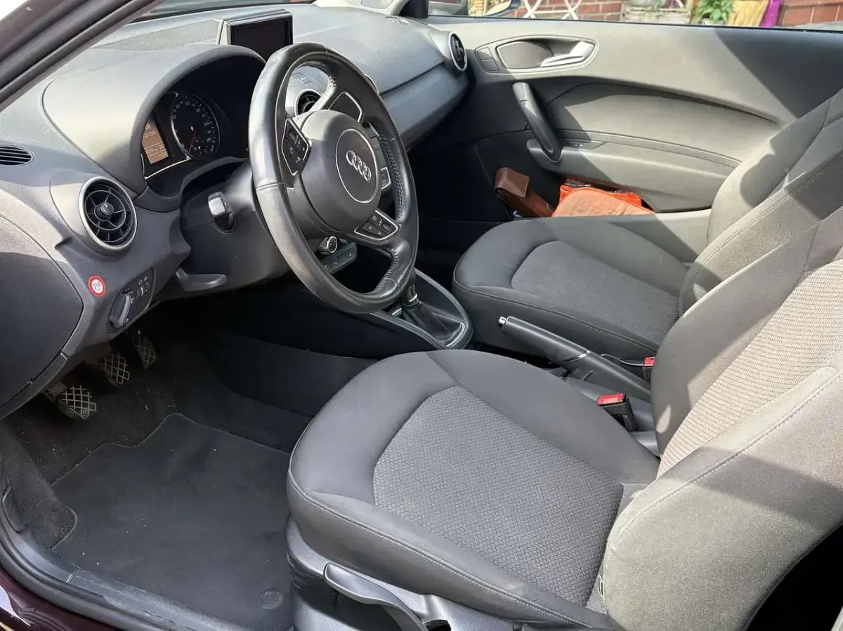 Gebraucht Audi A1 Basis 125 PS (91 kW) 2015 Rot Kleinwagen