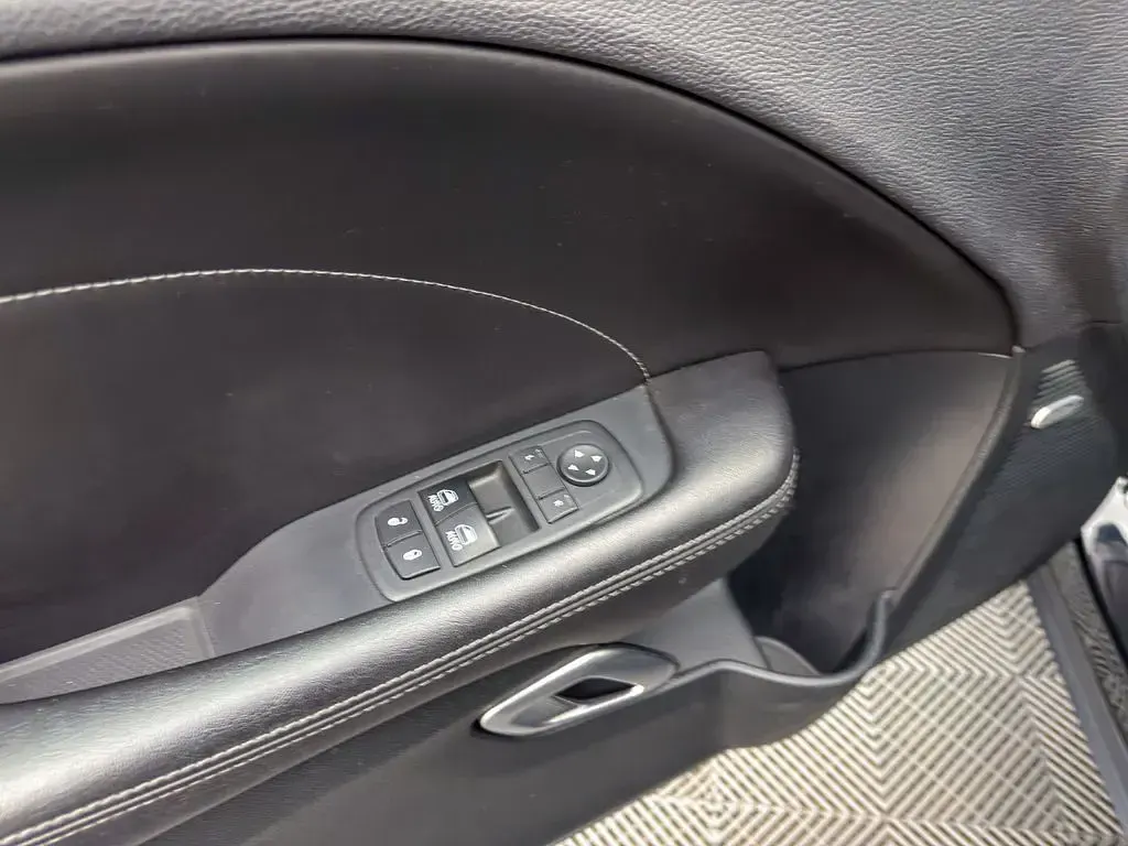 Używany Dodge Challenger 381 KM (280 kW) 2018 Czarny Coupe