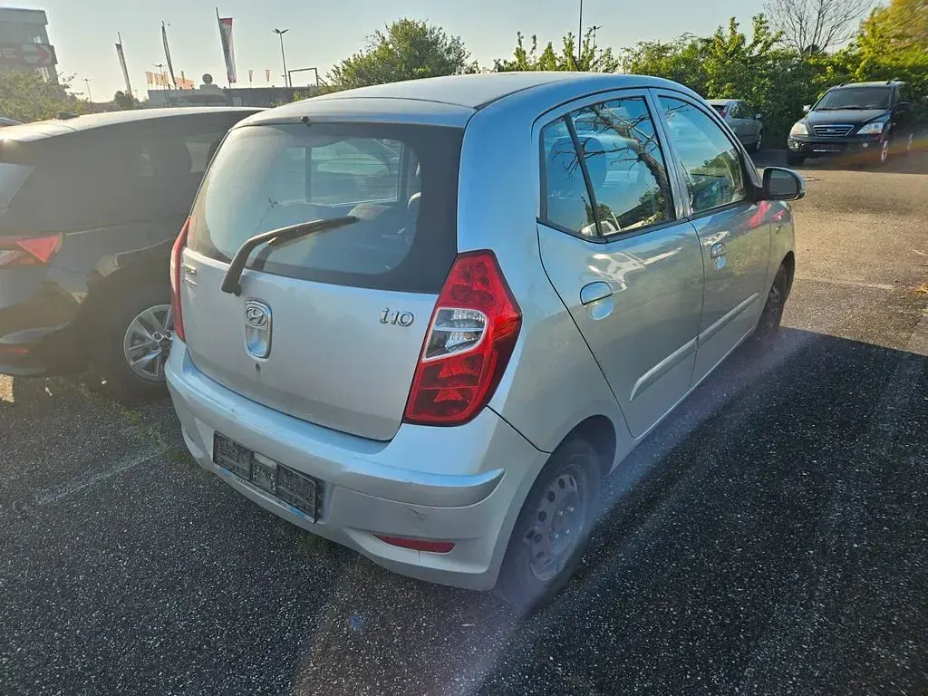 Gebraucht Hyundai i10 Edition 69 PS (50 kW) 2013 Silber Kleinwagen