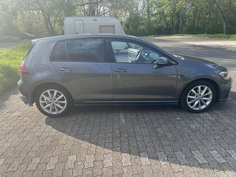 Gebraucht VW Golf VII Highline 150 PS (110 kW) 2019 Grau Limousine