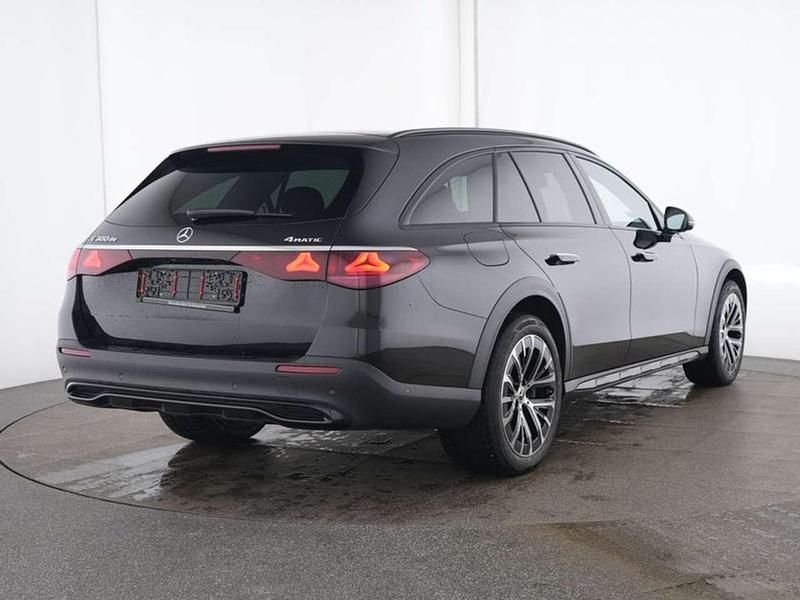 Gebraucht Mercedes E300 Night 313 PS (230 kW) 2025 Metalliclack obsidianschwarz Kombi