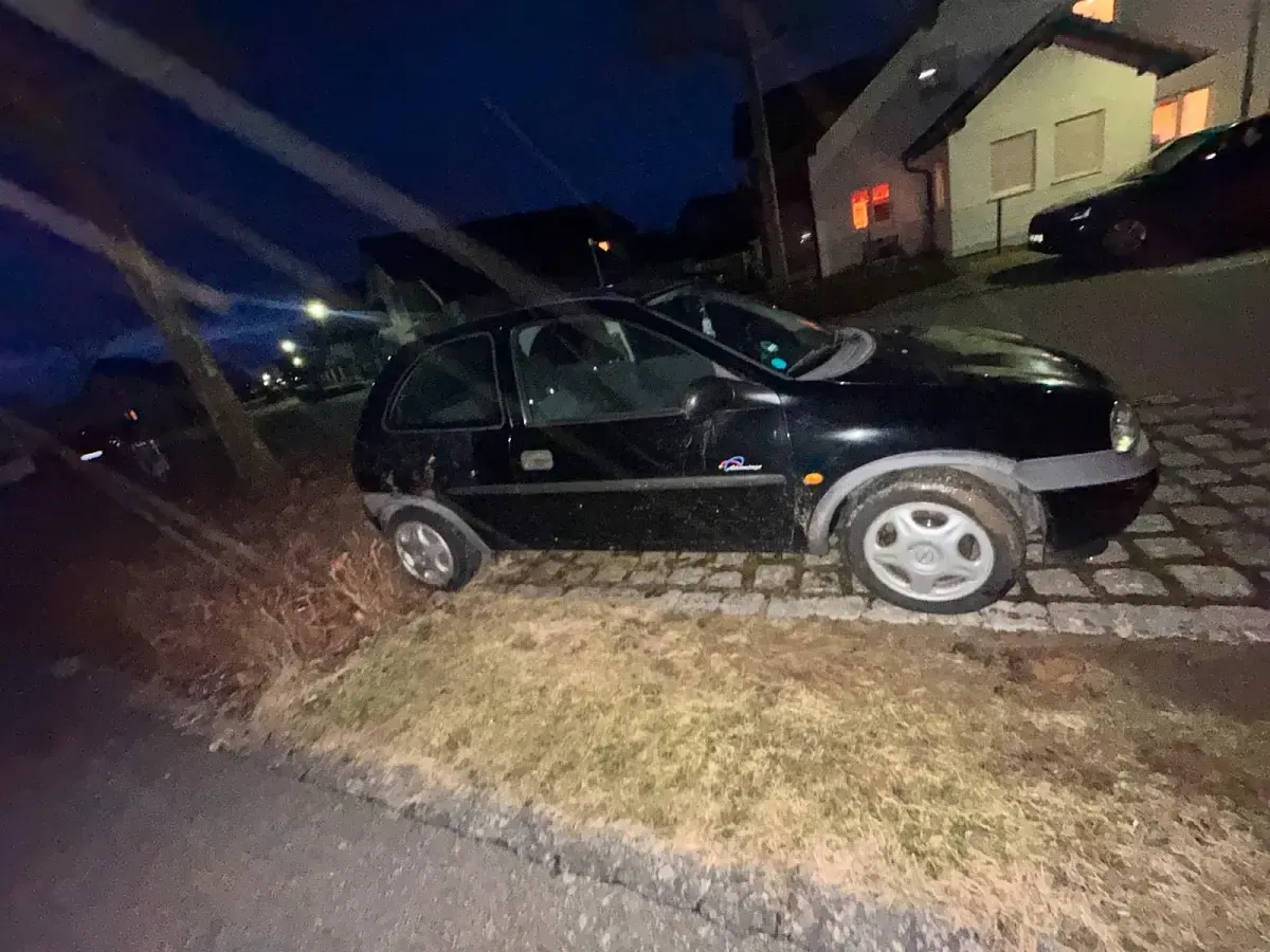 Używany Opel Corsa 60 KM (44 kW) 1997 Czarny Hatchback