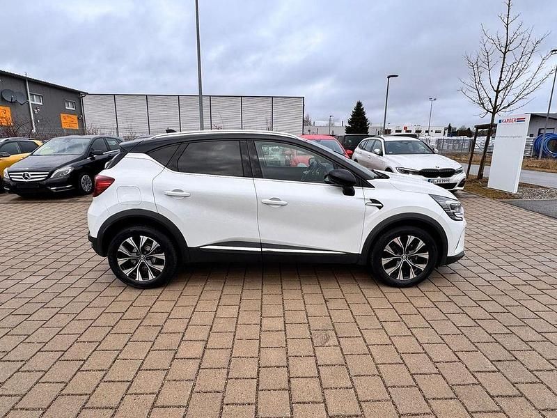 Używany Renault Captur Techno 140 KM (102 kW) 2023 Biały SUV