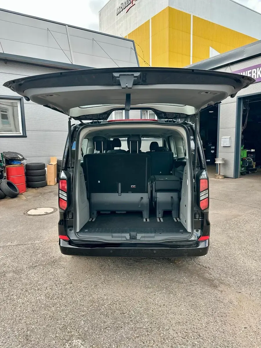 Gebraucht Ford Tourneo Custom Titanium 170 PS (125 kW) 2025 Schwarz Van