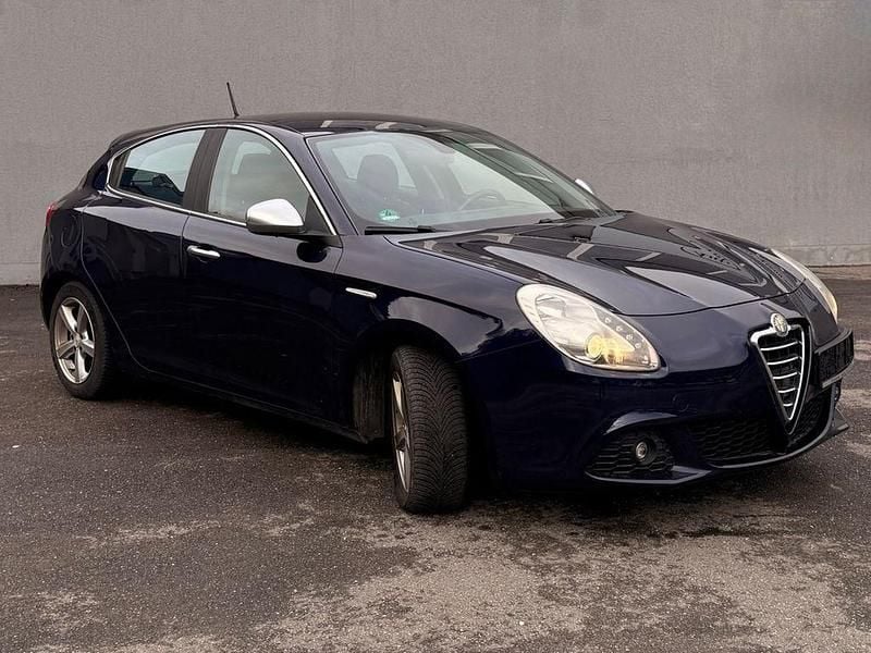 Gebraucht Alfa Romeo Giulietta 120 PS (88 kW) 2011 Violett Kleinwagen