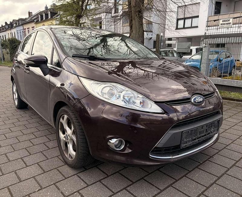 Gebraucht Ford Fiesta 90 PS (66 kW) 2010 Rot Kleinwagen