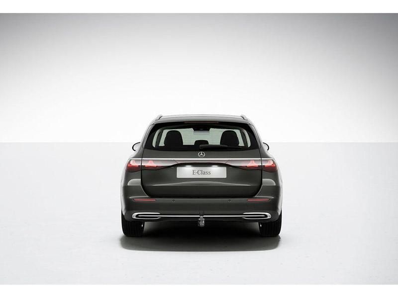 Gebraucht Mercedes E220 Avantgarde 197 PS (144 kW) 2024 Grau Limousine