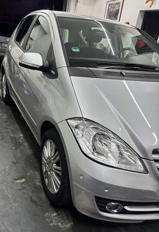Gebraucht Mercedes A180 109 PS (80 kW) 2012 Grau Kleinwagen