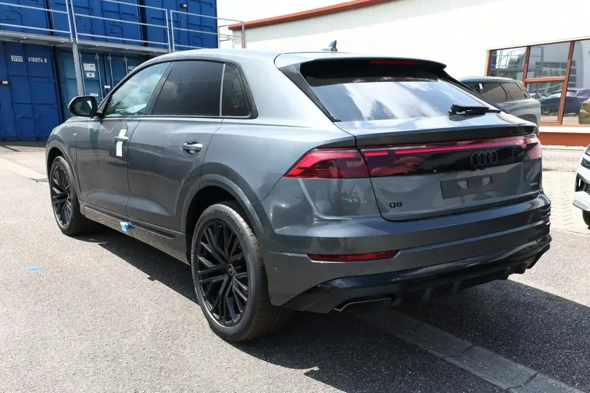 Neu Audi Q8 S-Line 286 PS (210 kW) 2025 Waitomoblau metallic SUV