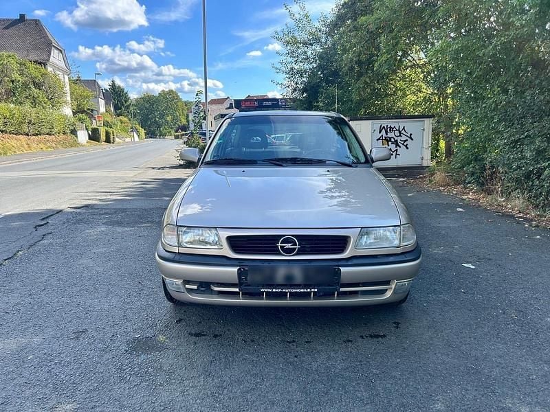Beige Gebraucht 1997 Opel Astra Kleinwagen | 3.000 € (Teuer) - Bild 1/4