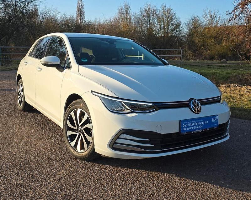 Gebraucht VW Golf VII Active 150 PS (110 kW) 2021 Weiß Kleinwagen