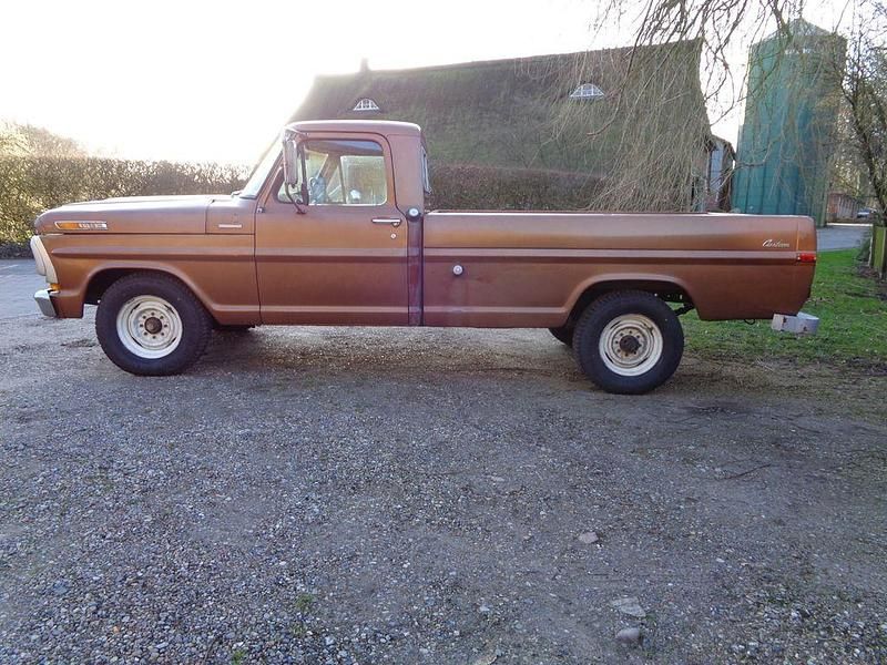 Gebraucht Ford F250 180 PS (132 kW) 1972 Braun Pickup