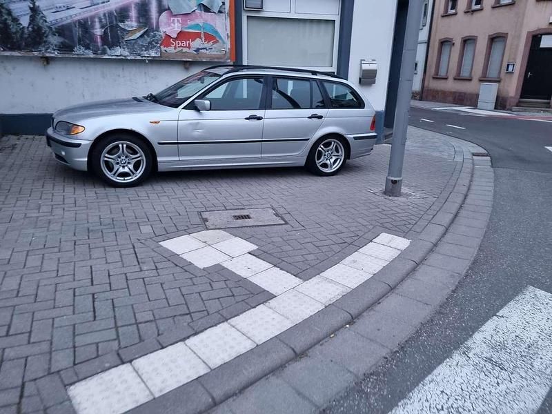 Gebraucht 2005 BMW 320 Lifestyle Kombi | 3.999 € (Teuer) - Bild 1/4