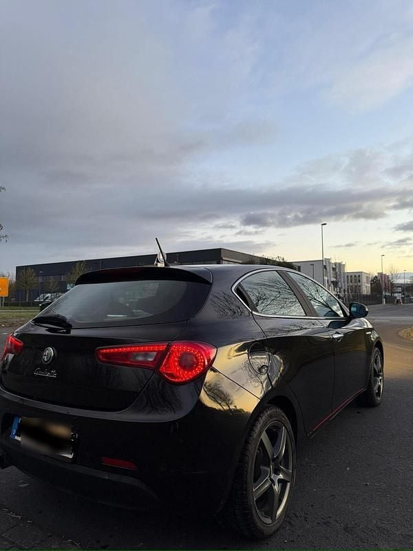 Schwarz Gebraucht 2010 Alfa Romeo Giulietta Kleinwagen | 4.600 € (Fairer Preis) - Bild 1/4
