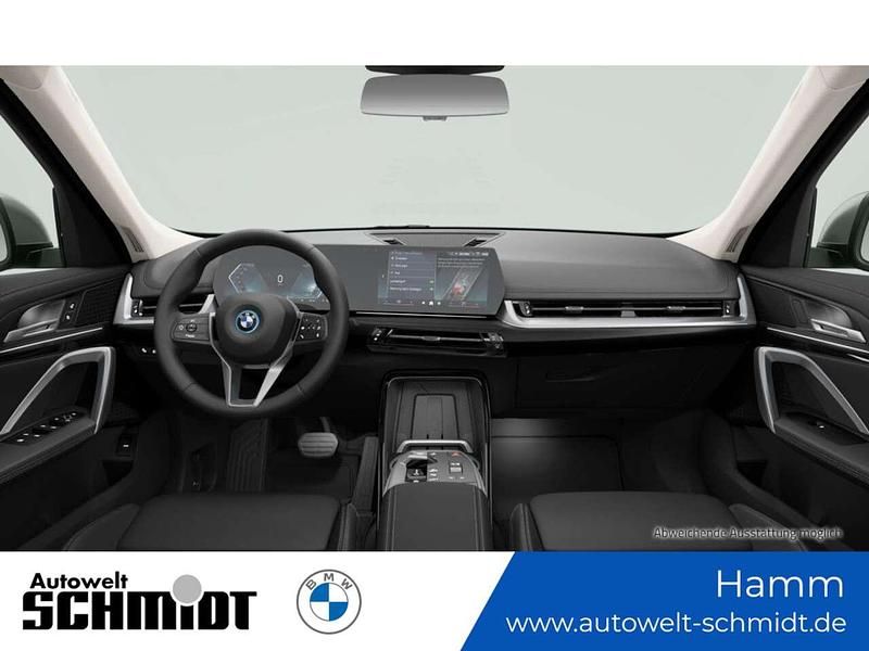 Neu BMW iX1 xLine 230 kW (313 PS) 2025 Space silber metallic SUV