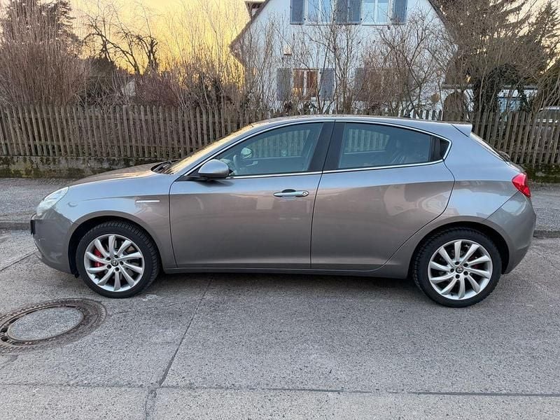 Gebraucht Alfa Romeo Giulietta Super 120 PS (88 kW) 2019 Grau Kleinwagen