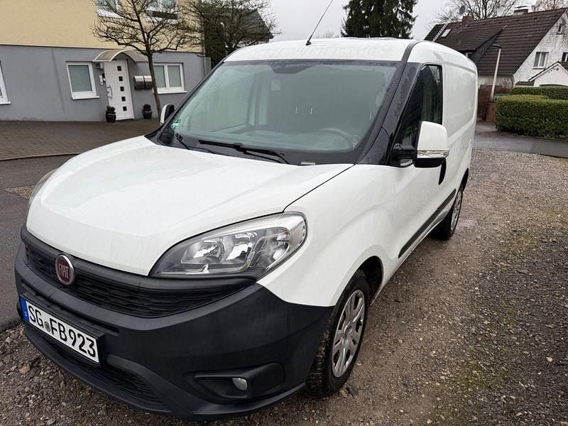 Weiß Gebraucht 2016 Fiat Doblò Van / Kleinbus | 4.800 € - Bild 1/4