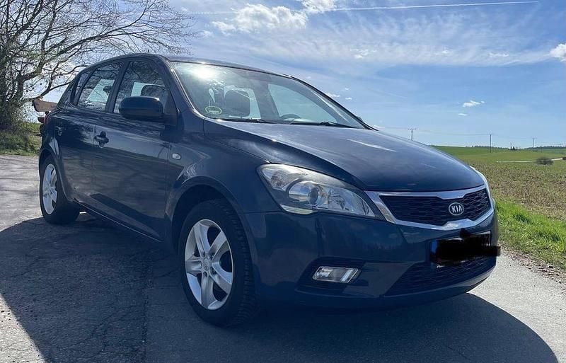 Gebraucht Kia Ceed Attract 90 PS (66 kW) 2010 Blau Kleinwagen