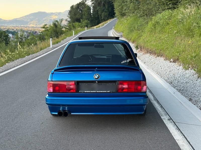 Gebraucht BMW 320 129 PS (94 kW) 1989 Blau Limousine