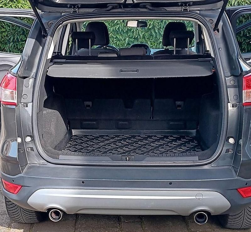 Gebraucht Ford Kuga Trend 150 PS (110 kW) 2015 Grau SUV