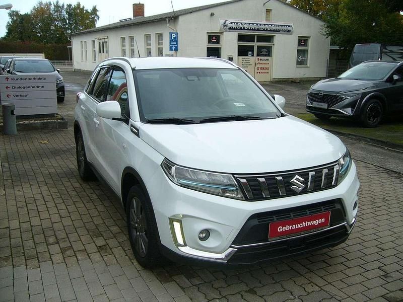 Weiß Gebraucht 2021 Suzuki Vitara Comfort SUV | 15.990 € (Fairer Preis) - Bild 1/4