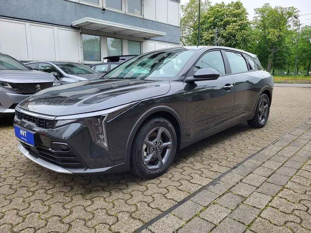 Neu Kia K4 150 PS (110 kW) 2026 Interstellar grau metallic Limousine