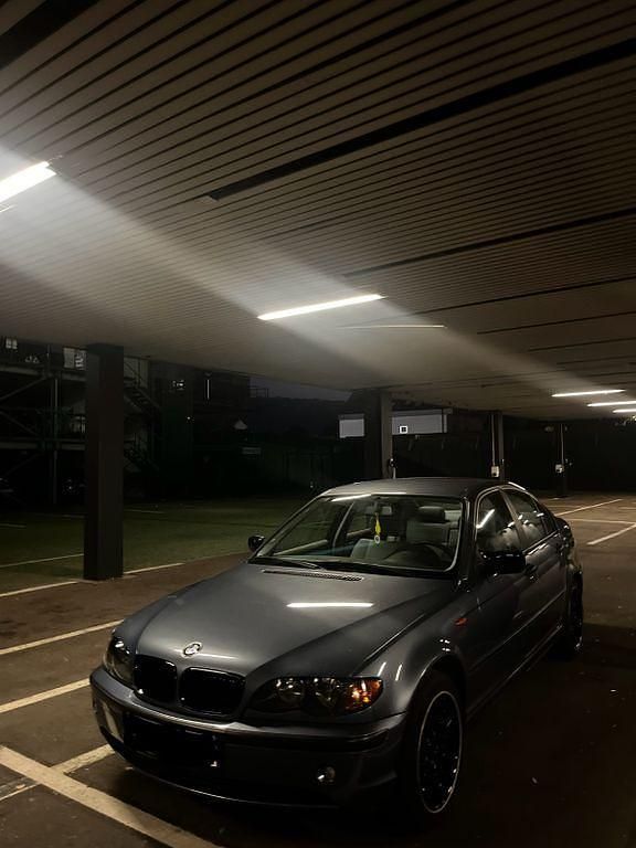 Blau Gebraucht 2003 BMW 316 Limousine | 2.600 € (Teuer) - Bild 1/3