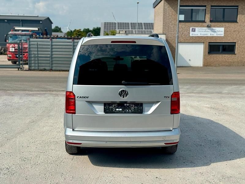Gebraucht VW Caddy Maxi 150 PS (110 kW) 2017 Silber Van / Kleinbus