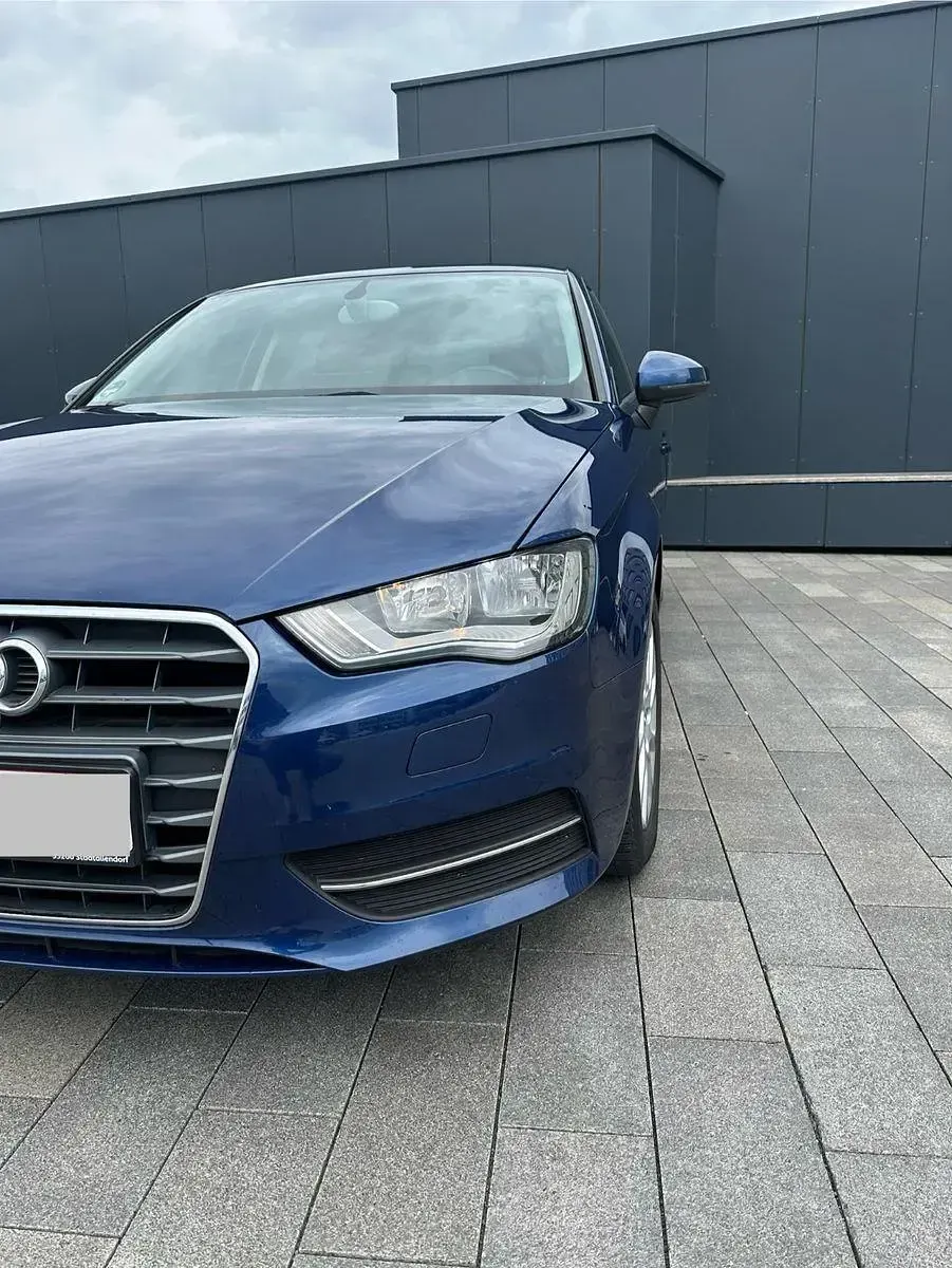 Gebraucht Audi A3 Sportback Attraction 110 PS (80 kW) 2014 Blau Kleinwagen