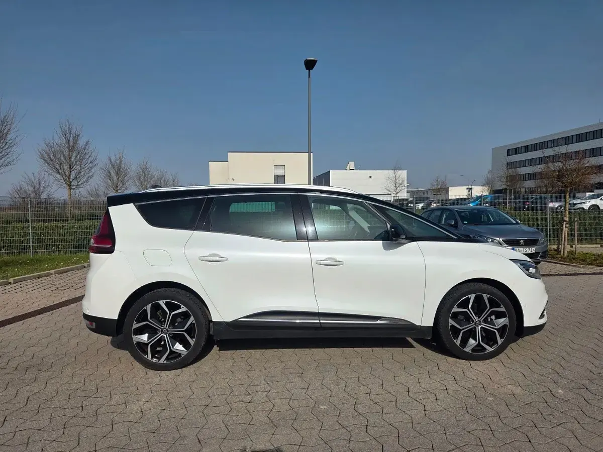 Gebraucht Renault Grand Scénic IV Techno 140 PS (102 kW) 2023 Weiß Van / Kleinbus