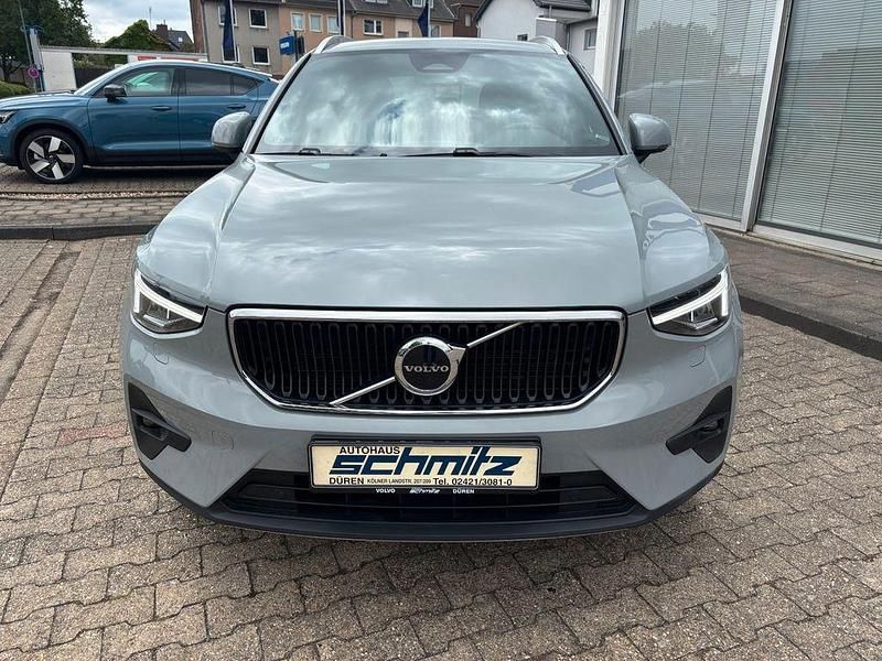 Vopour grey (metallic) Gebraucht 2024 Volvo XC40 Core SUV | 34.490 € (Guter Preis) - Bild 1/4