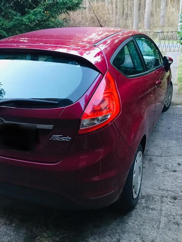 Gebraucht Ford Fiesta 82 PS (60 kW) 2009 Rot Kleinwagen