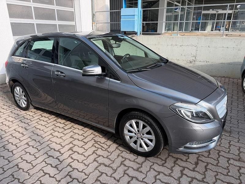 Gebraucht Mercedes B180 109 PS (80 kW) 2013 Grau Van / Kleinbus