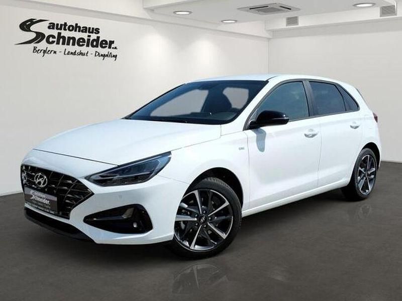 Atlas white Neu 2025 Hyundai i30 Advantage Limousine | 25.890 € (Guter Preis) - Bild 1/4