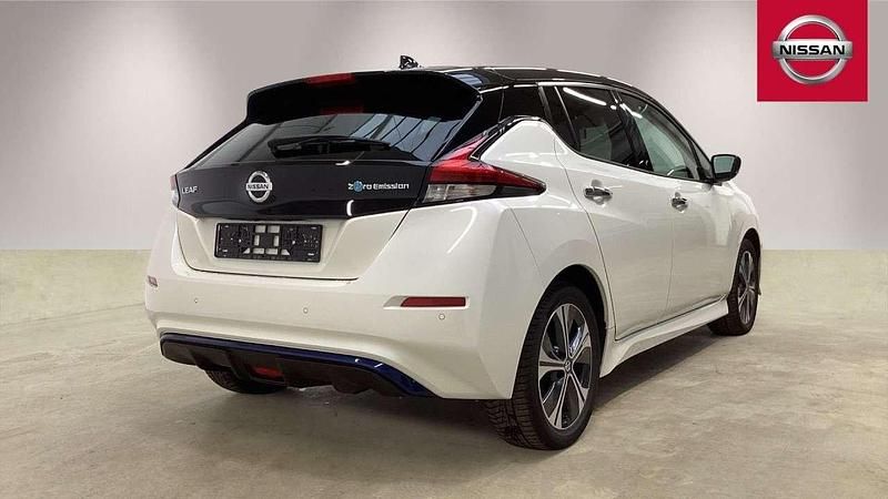 Gebraucht Nissan Leaf Tekna 110 kW (150 PS) 2021 Pearl whiteblack m weiß Kleinwagen