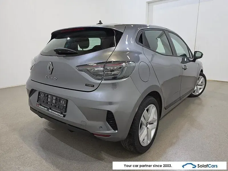Begagnad Renault Clio V Evolution 143 HK (105 kW) 2024 Grå Sedan