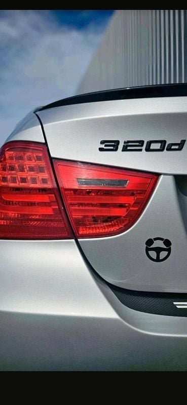 Gebraucht BMW 320 163 PS (119 kW) 2010 Silber Limousine