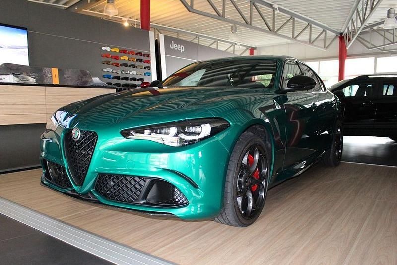 Grün Neu 2025 Alfa Romeo Giulia Quadrifoglio Limousine | 100.500 € - Bild 1/4