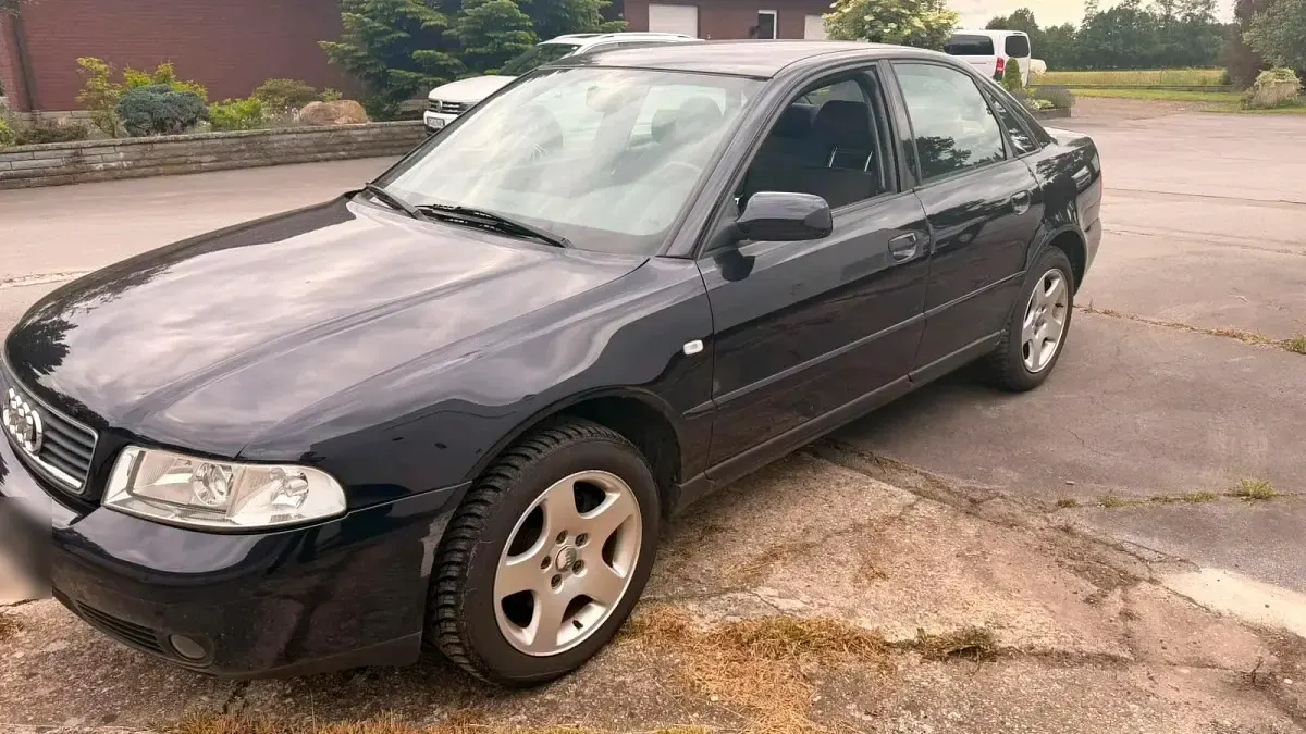 Gebraucht Audi A4 125 PS (91 kW) 2000 Blau Limousine
