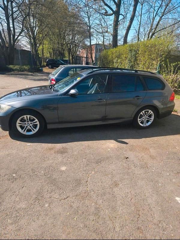Gebraucht BMW 318 129 PS (94 kW) 2007 Grau Kombi