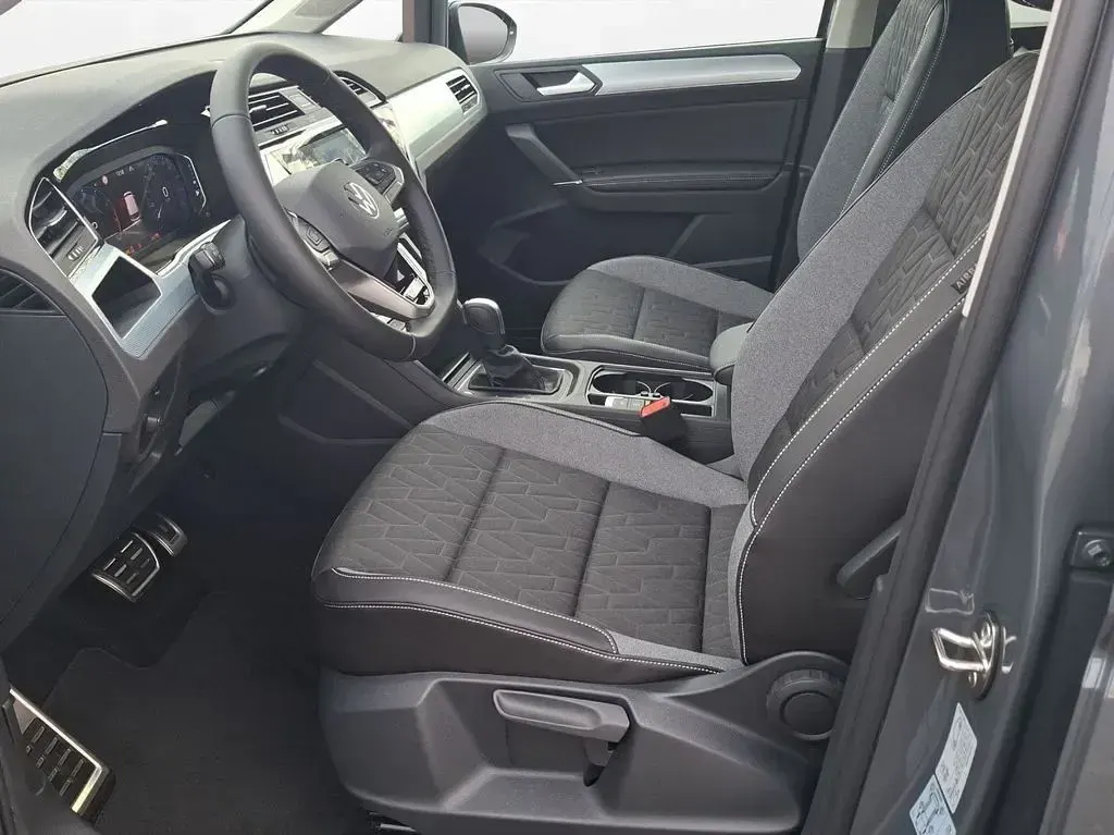 Neu VW Touran 150 PS (110 kW) 2026 Delfingrau metallic Van / Kleinbus