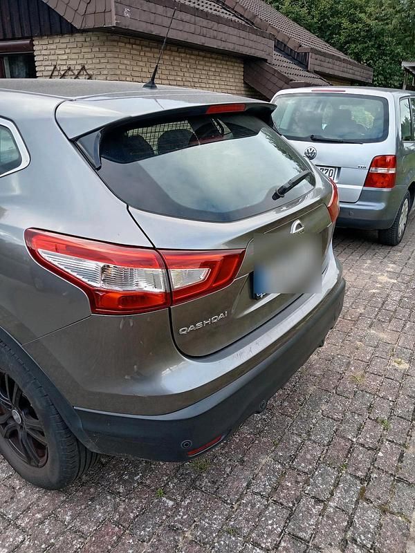 Grau Gebraucht 2017 Nissan Qashqai SUV | 10.500 € - Bild 1/4