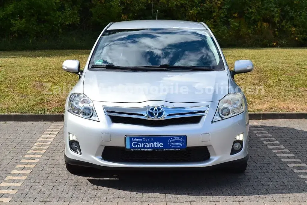 Gebraucht Toyota Auris Hybrid Life 99 PS (72 kW) 2012 Silber Limousine