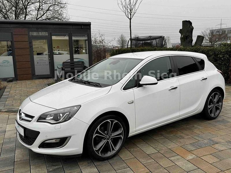Weiß Gebraucht 2013 Opel Astra Limousine | 4.880 € (Guter Preis) - Bild 1/4