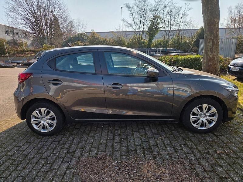 Gebraucht Mazda 2 Center-Line 75 PS (55 kW) 2016 Grau Limousine
