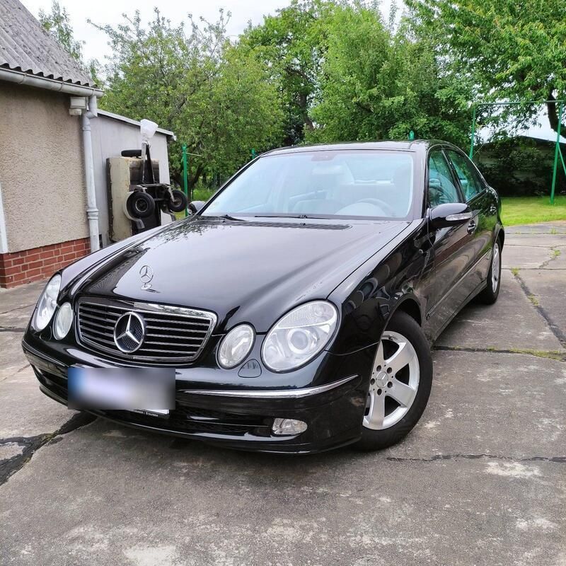 Schwarz Gebraucht 2003 Mercedes 240 Limousine | 5.900 € (Fairer Preis) - Bild 1/4